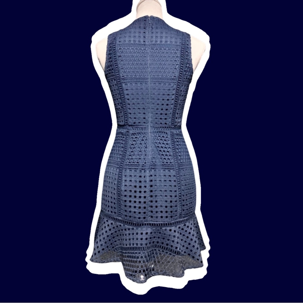 FOREVER NEW lace bodycon peplum hem dress - Picture 3 of 10